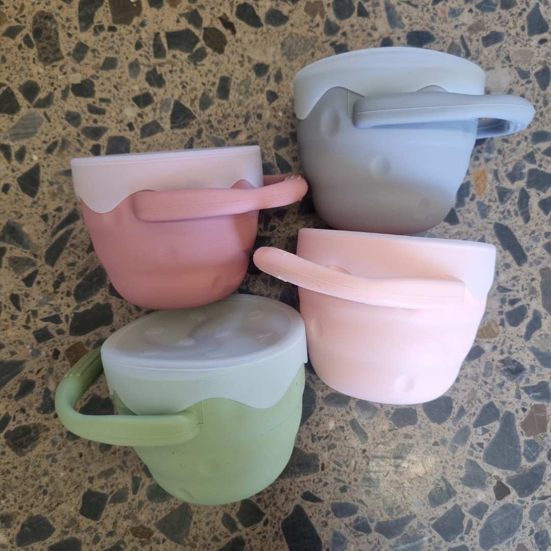 Silicone Collapsible snack cup with a lid